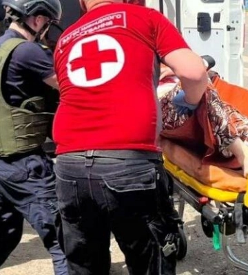 В лікарні померла жінка, яка постраждала внаслідок обстрілу Нікополя. ФОТОрепортаж