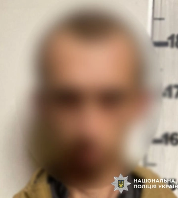 У Києві затримано злодюгу, який на вулиці побив та пограбував літню жінку, - поліція