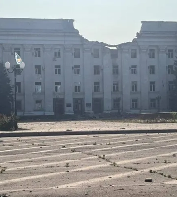 Вранці Росія атакувала КАБами Херсон. Будівля ОДА серйозно пошкоджена