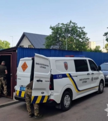У Києві через вибух у сміттєвому баку постраждали двоє людей