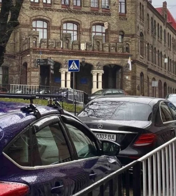 Не зупинився під час хвилини мовчання: у Львові оштрафували водія