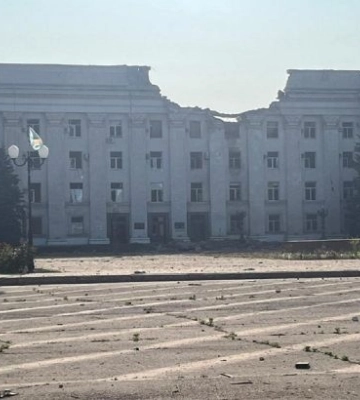 Российская авиация ударила по Херсону – в центре города большие разрушения
