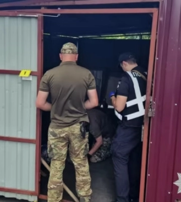 У Києві через вибух у сміттєвому баку постраждали двоє людей