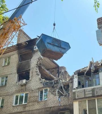 У Миколаєві триває ліквідація наслідків дронової атаки