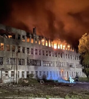 Росіяни атакували в Тростянці трьома "Шахедами" підприємство, яке не працює. ФОТОрепортаж