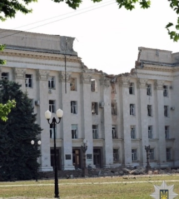 Росія атакувала центр Херсона керованими авіабомбами: є руйнування та поранені