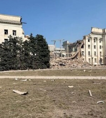 Війська РФ знищили будівлю Херсонської ОВА. ФОТО