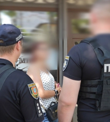 Сексуальне рабство під виглядом роботи: одеситку викрили у торгівлі людьми, - ФОТО, ВІДЕО