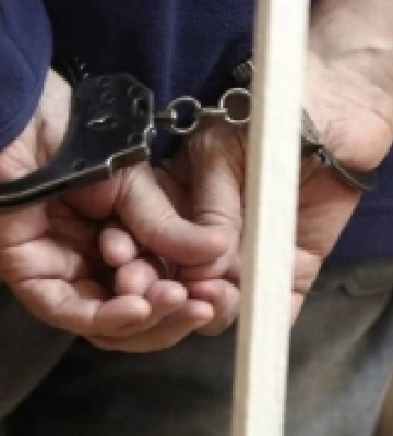 У Первомайську затримали чоловіка за підозрою у спричиненні тяжких тілесних ушкоджень знайомому