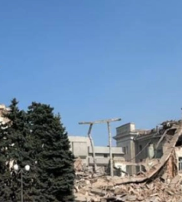 Ударили повторно: россияне разрушили здание Херсонской ОГА