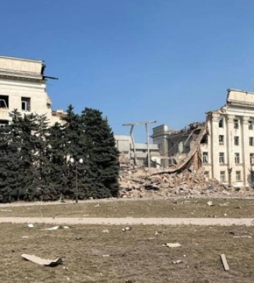 Росіяни вдруге скинули КАБи на будівлю Херсонської ОДА