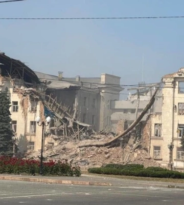 Зеленський відреагував на знищення будівлі Херсонської ОДА і передав послання Трампу