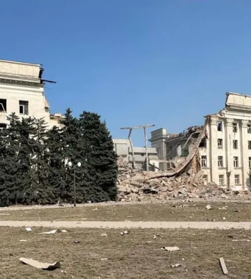 Зеленський про авіаудари по Херсону: Росія навмисно знищує мирне життя