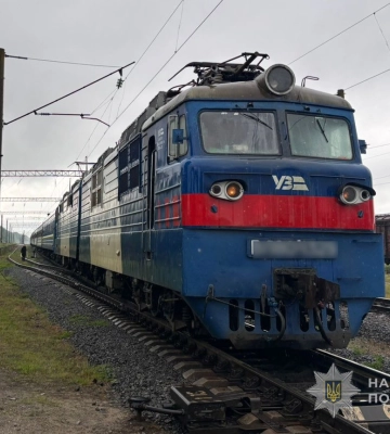 На Волині необачна старенька жінка трагічно загинула під колесами потягу, - поліція
