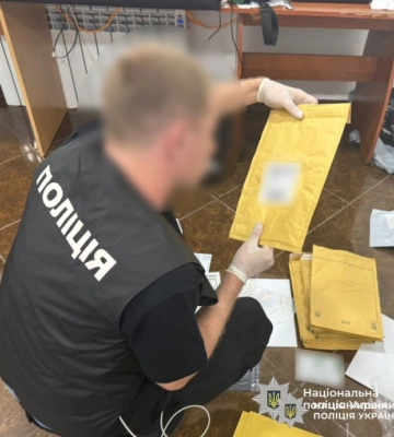 На Кіровоградщині злочинне угруповання виготовляло та збувало підроблені документи. З'явилося відео