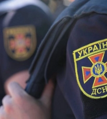 У Чернівцях рятувальники ДСНС дістали з каналізаційного колодязю тіло людини