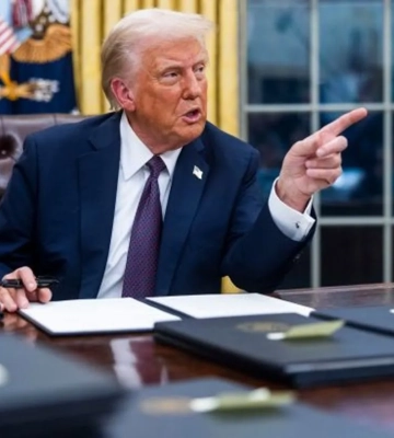 В Белом доме обсуждают прекращение поддержки Киева: Трамп возмущен ударами Украины по аэродромах рф