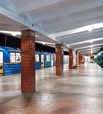 У Києві пошкоджено лінію метро внаслідок російської атаки