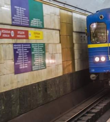 В Киеве в результате обстрела пострадало метро, повреждена железная дорога