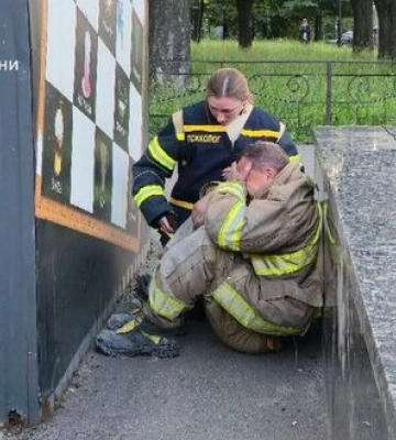 Троє рятувальників загинули під час ліквідації обстрілів у Києві, - МВС. ФОТОрепортаж