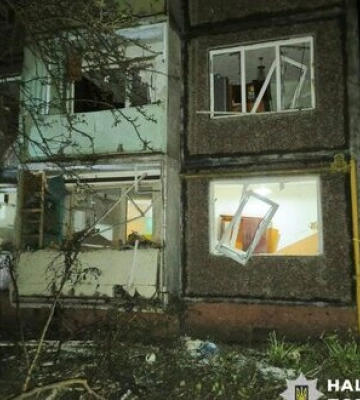 РФ вдарила ракетами та &quot;шахедами&quot; по житловому масиву Чернігова. 4 особи поранено. ФОТОрепортаж