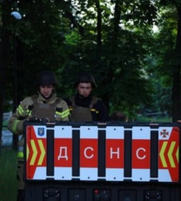 В Киеве погибли трое спасателей во время ликвидации последствий обстрела, еще девять пострадали – ГСЧС