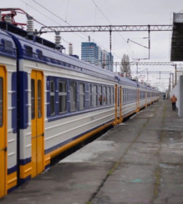 У Києві міська електричка допомагатиме жителям лівого берега дістатись на правий