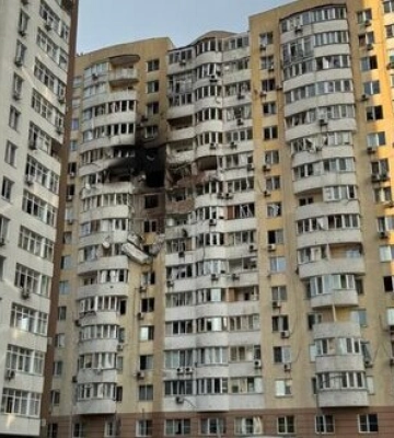 Комбінована атака на Київ: є наслідки у 4 районах, загинуло троє рятувальників, серед поранених - дитина. ФОТОрепортаж
