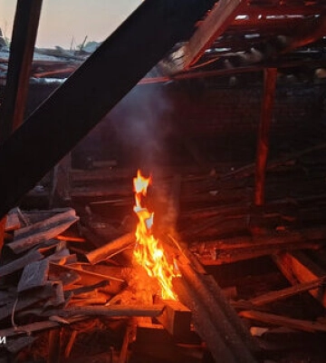 Ворог ударив дроном по пожежно-рятувальній частині у Родинському на Донеччині: особовий склад не постраждав. ФОТОрепортаж