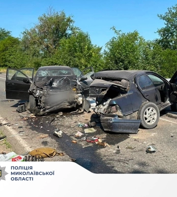 Обставини ДТП на трасі, в якій постраждали четверо людей, встановлює поліція Миколаївщини