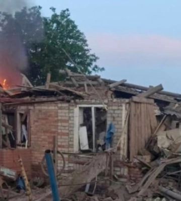 Вранці 8 червня армія РФ скинула п'ять авіабомб на Дергачівську громаду: є загиблий та поранений Вранці 8 червня армія РФ скинула п'ять авіабомб на Дергачівську громаду: є загиблий та поранений