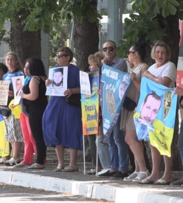 З надією на обмін: в Ізмаїлі родини безвісти зниклих та військовополонених захисників провели акцію