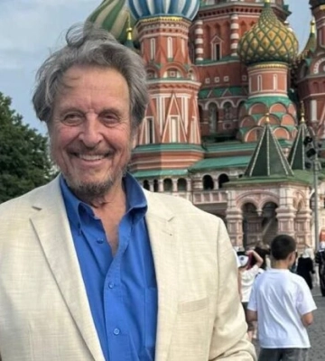 Батько Ілона Маска приїхав до Москви
