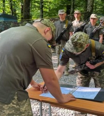 Нова епоха захисту: Перші новобранці проєкту "Контракт 18-24" склали присягу в 128-й Закарпатській бригаді!