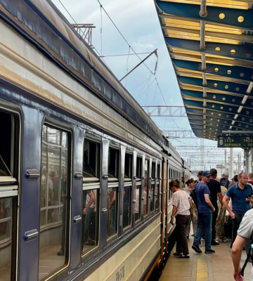 В Донецкой области отменяли один поезд, еще три задерживаются: причина