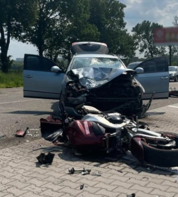 У Чернівцях поранений у ДТП мотоцикліст помер на руках у лікарів, - поліція