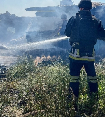 На Сумщині дев’ятеро людей постраждали через російські обстріли (, )