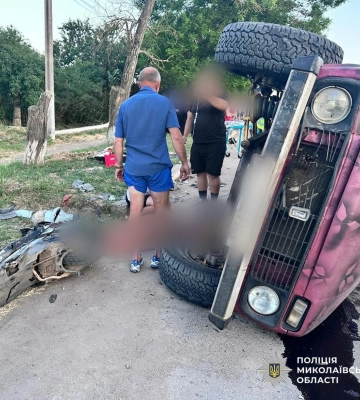 На Миколаївщині у ДТП загинув скутерист та постраждали дві його пасажирки, - поліція. ФОТО