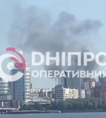 У Дніпрі горіли два будинки, пожежа розкинулась на 700 кв.м