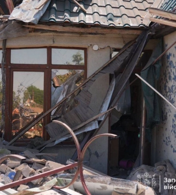 В результаті удару по Запоріжжю двоє людей поранені, зруйновані сім будинків