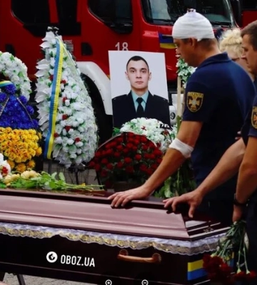 Київ попрощався з рятувальниками, які загинули під час ліквідації наслідків обстрілу 
