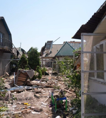В результаті удару по Запоріжжю двоє людей поранені, зруйновані сім будинків