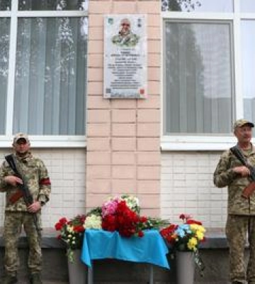 У Полтаві на фасадах шкіл встановлять меморіальні дошки чотирьом загиблим воїнам