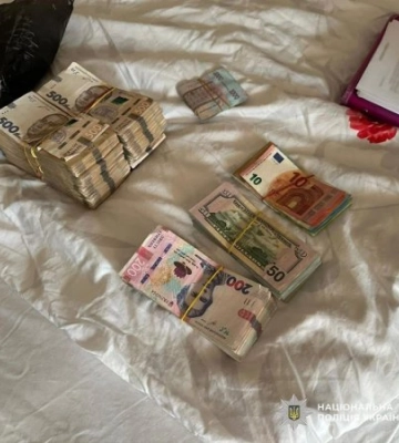 На Тячівщині поліція викрила корупційну схему: оголошено підозри працівниці ДМС та двом цивільним