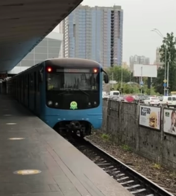 В результате массированного удара по Киеву пострадала &quot;красная&quot; ветка метрополитена: такси сразу взвинтили цены