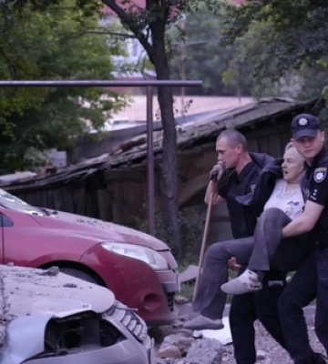 Після влучання у луцьку багатоповерхівку двоє людей зникли безвісти