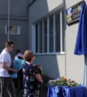 В Ізмаїльській гімназії №10 відкрили меморіальну дошку на честь загиблого земляка Степанова Геннадія