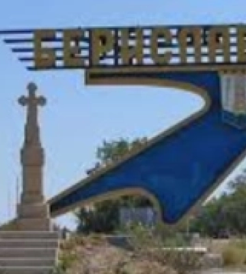 Поліцейські евакуювали із Берислава поранену внаслідок дронової атаки жінку та її матір