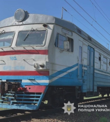 Электричка сбила несовершеннолетнего на Харьковщине: что с парнем Электричка сбила несовершеннолетнего на Харьковщине: что с парнем