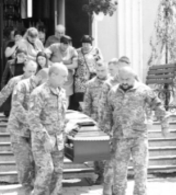 Загинув на Сумщині: у Луцькій громаді провели в останню дорогу воїна Романа Любиха